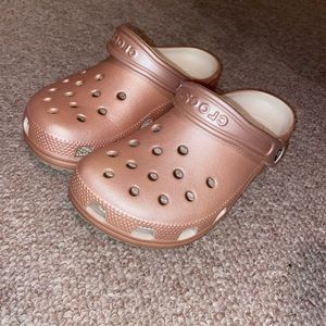 crocs
